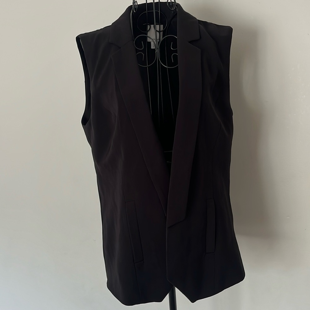 Halogen black open front vest. Sz small.